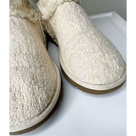 Ugg Heirloom Lace Up Tall Boots in Cream Size 6 #100693 - Picture 3 of 8